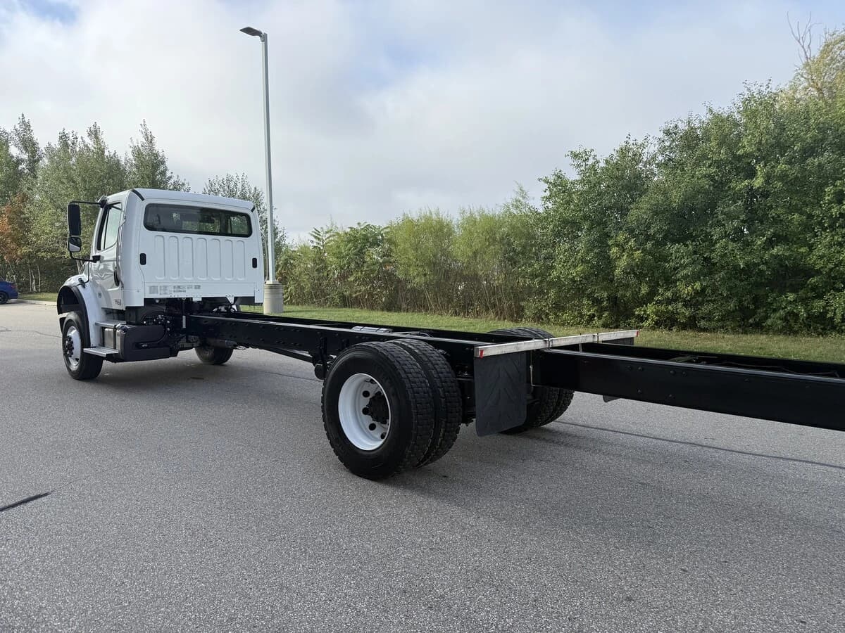 2026 Freightliner M2 106 — photo 4