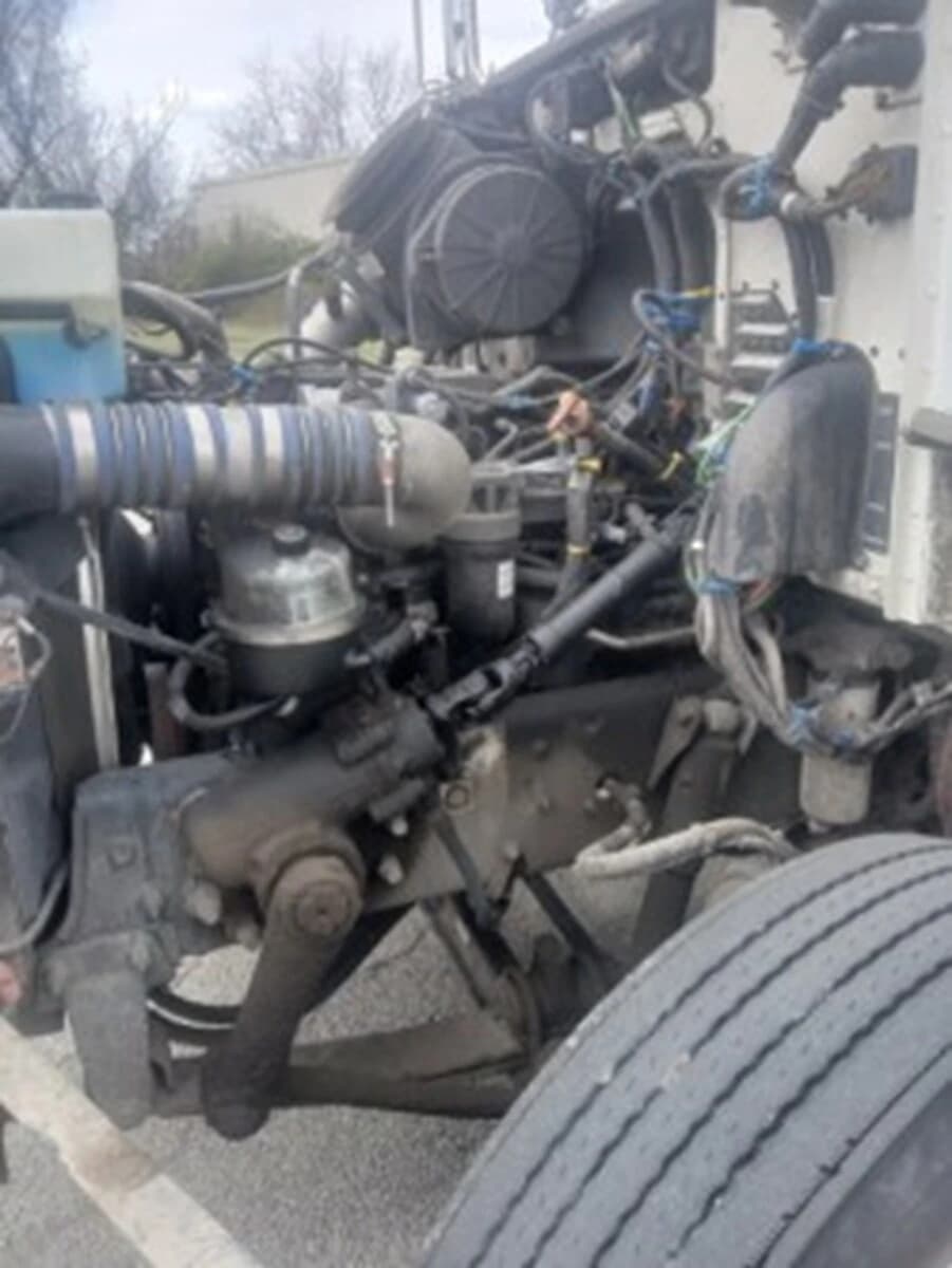 2020 Peterbilt 337 — photo 6