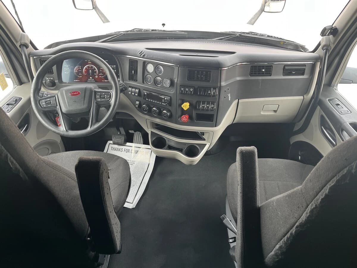 2023 Peterbilt 579 — photo 21