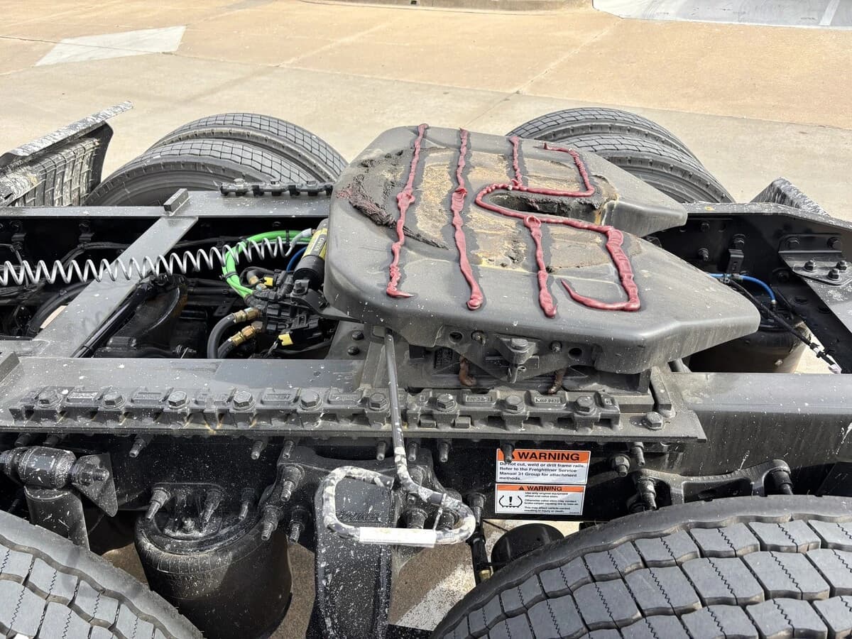 2026 Freightliner Cascadia — photo 6