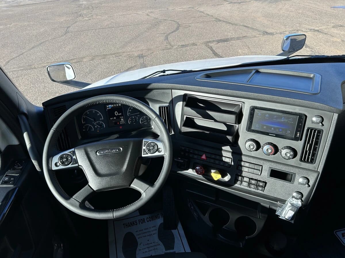 2026 Freightliner Cascadia — photo 10