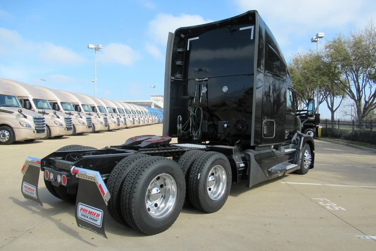 2023 Kenworth T680 — photo 4