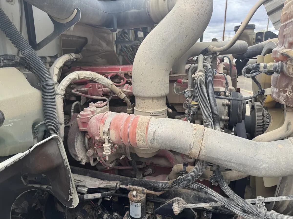 2018 International HX — photo 17