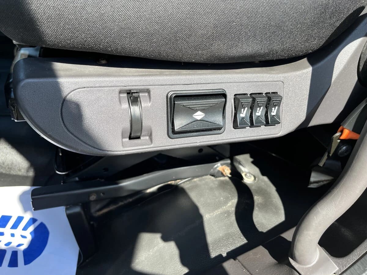 2019 Freightliner M2 106 — photo 18