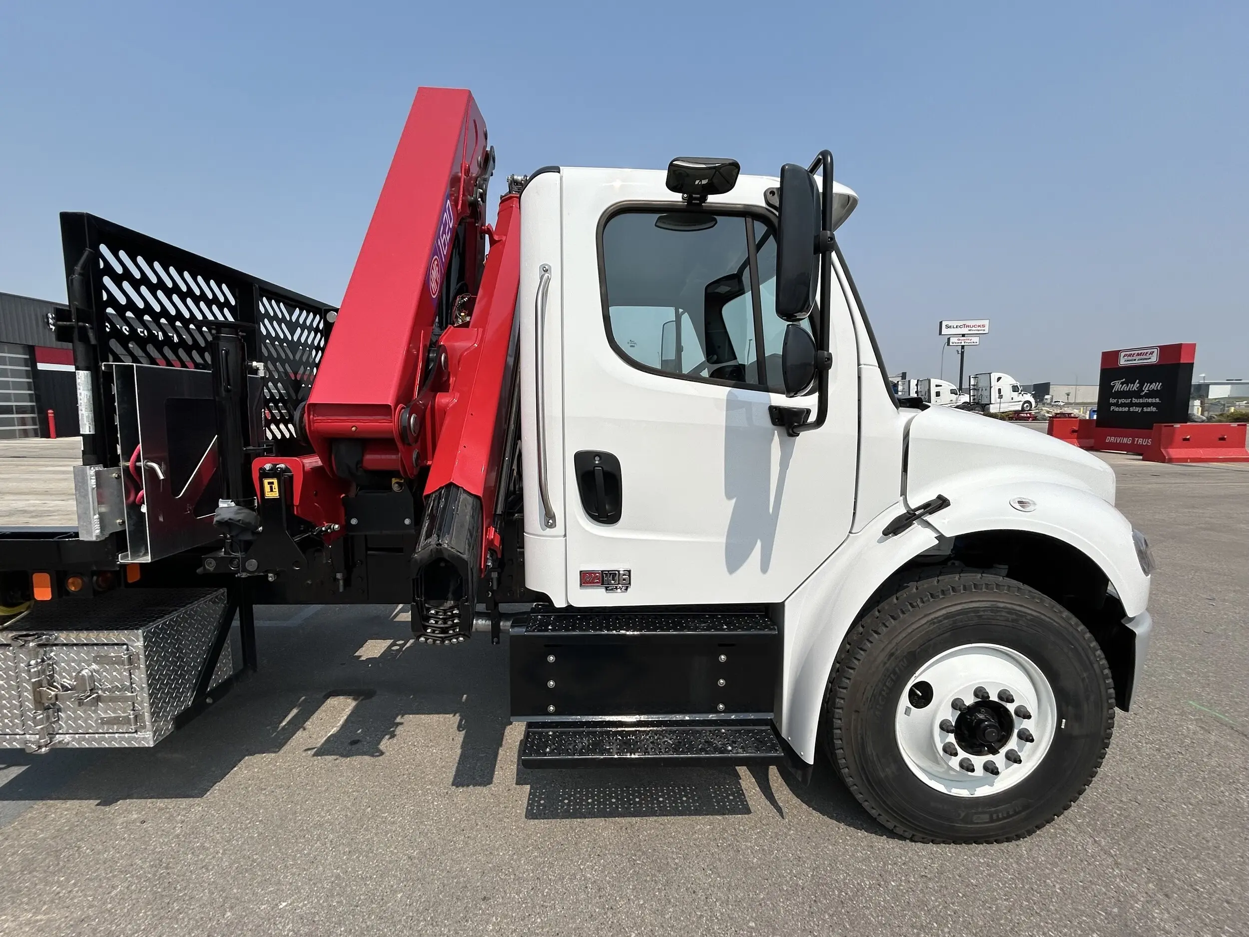 2025 Freightliner M2 106 — photo 3