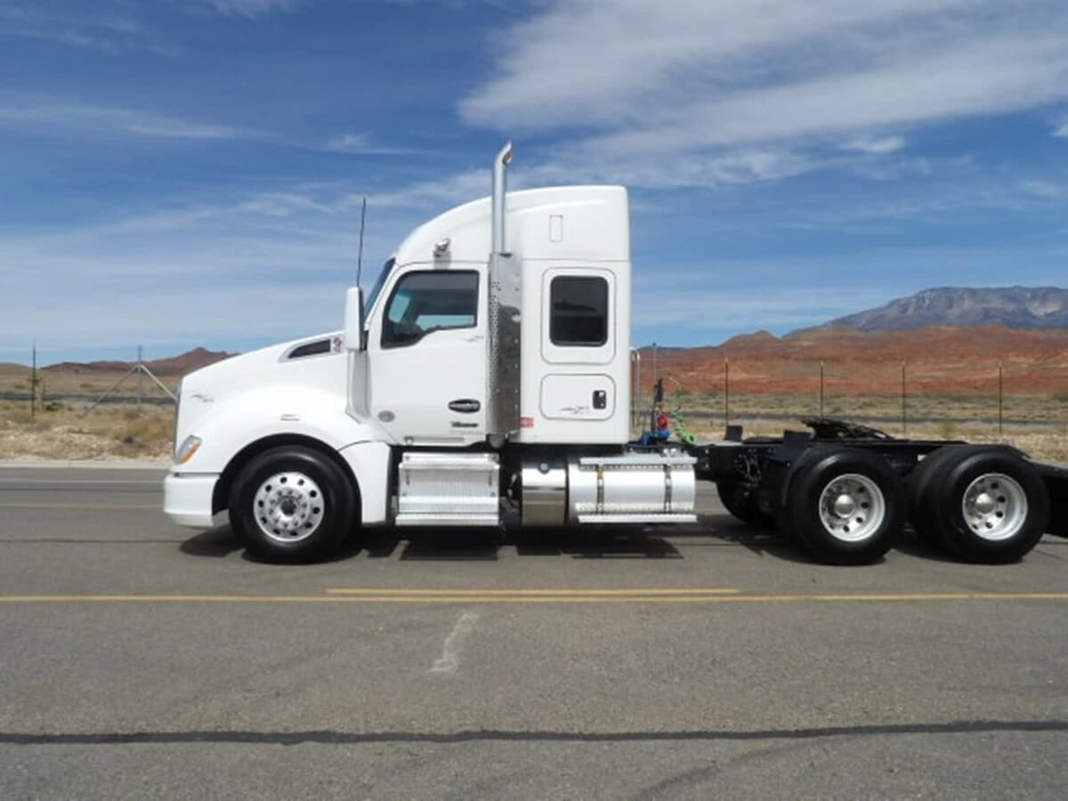 2022 Kenworth T680 — photo 3