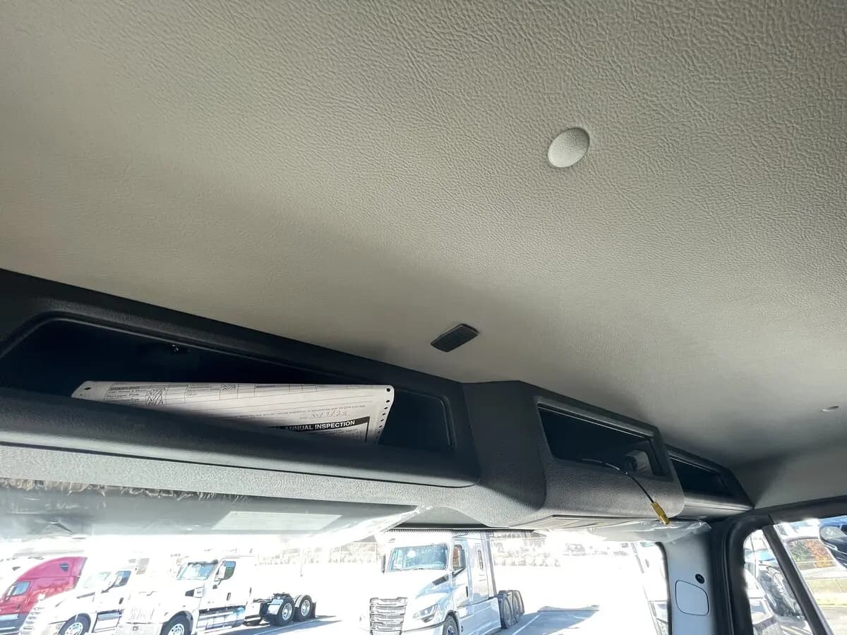 2026 Freightliner M2 106 — photo 33