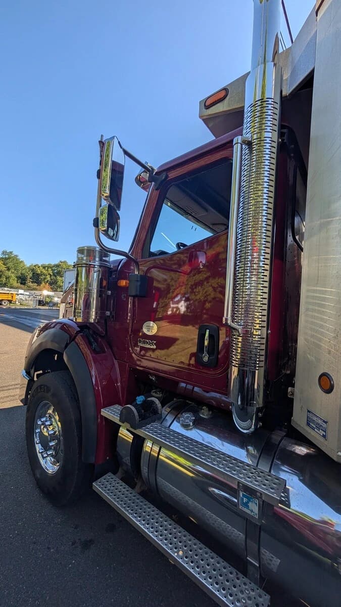 2019 International HX — photo 11