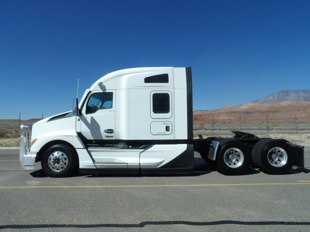 2023 Kenworth T680 — photo 3