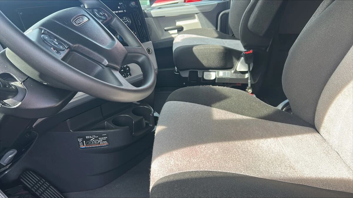 2022 Freightliner Cascadia — photo 3