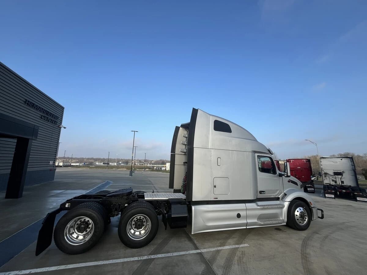 2023 Peterbilt 579 — photo 11