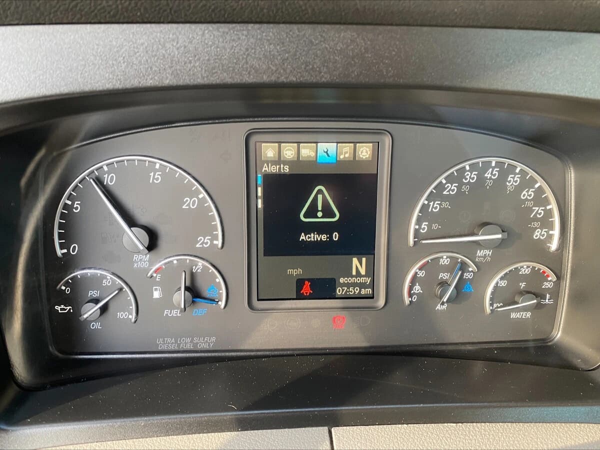 2019 Freightliner Cascadia — photo 17