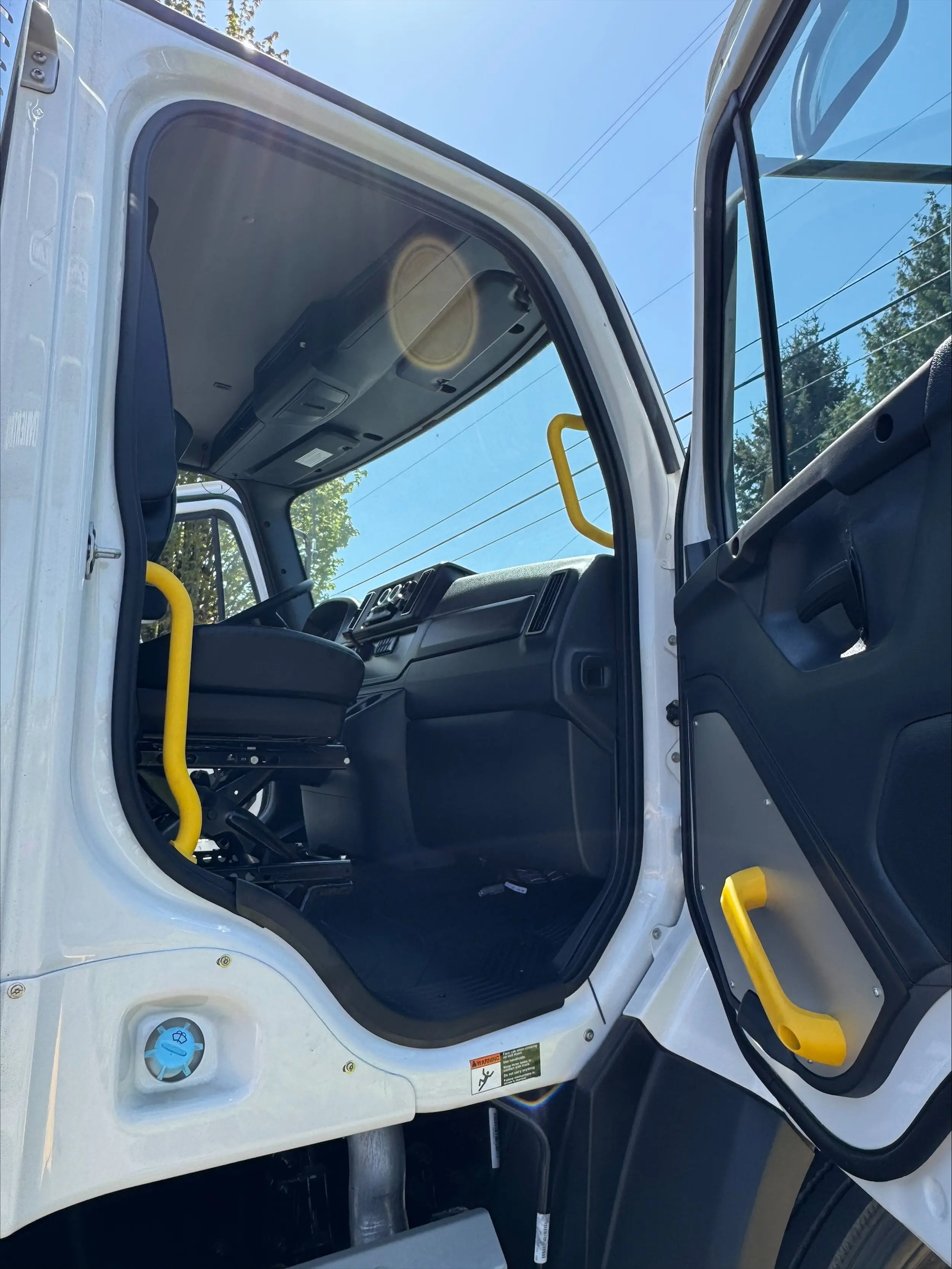 2025 Freightliner 108SD — photo 12