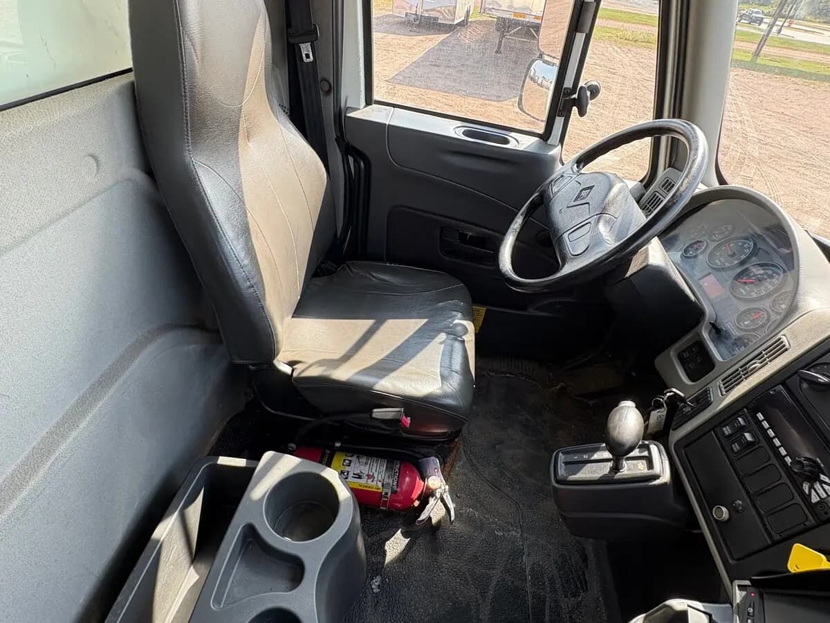 2017 International 4300 — photo 16