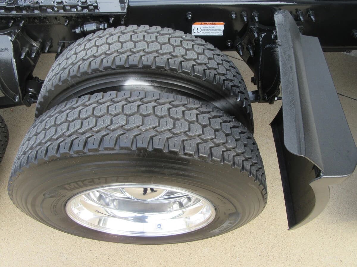 2025 Freightliner Cascadia — photo 14