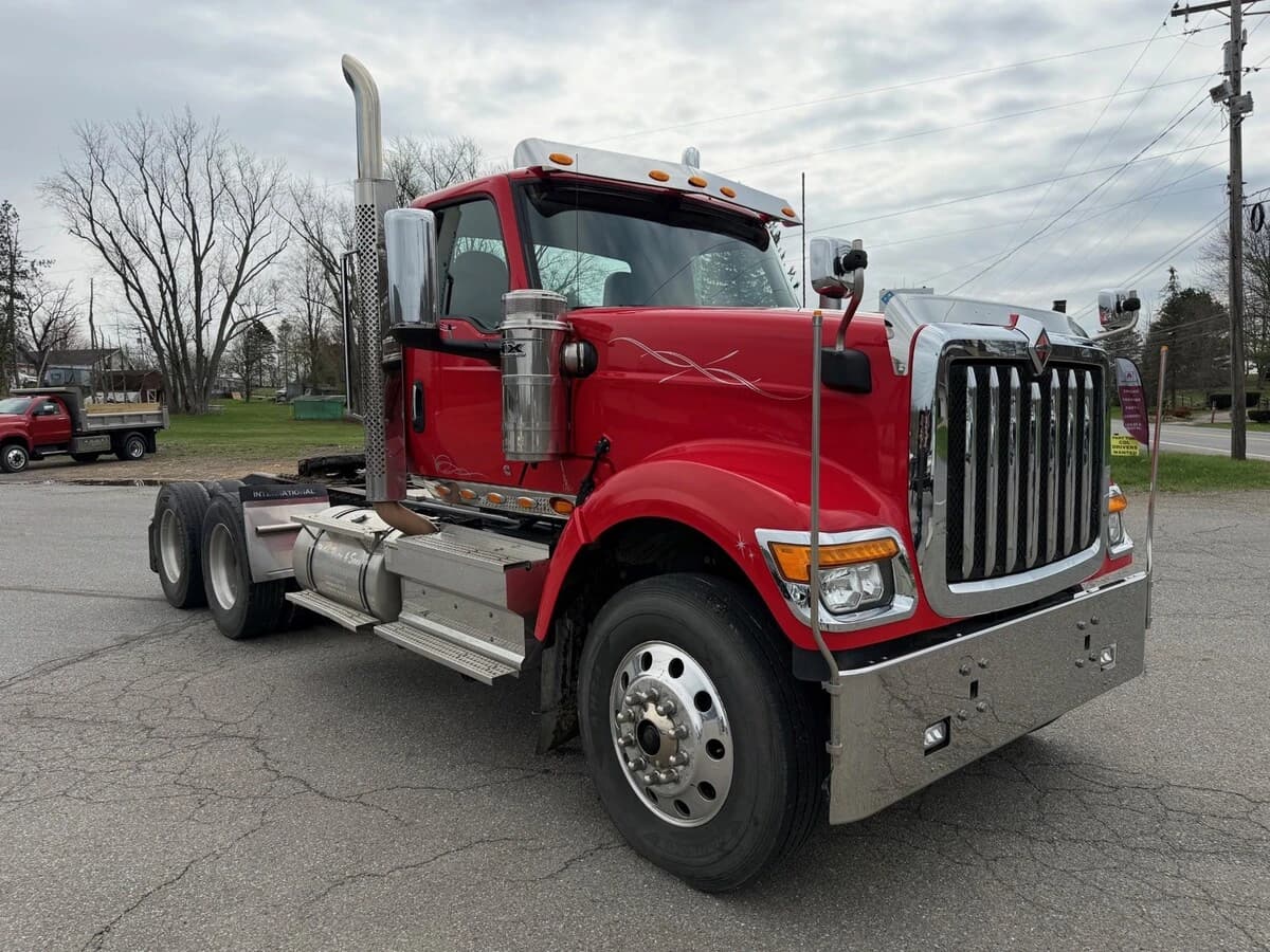 2023 International HX — photo 2