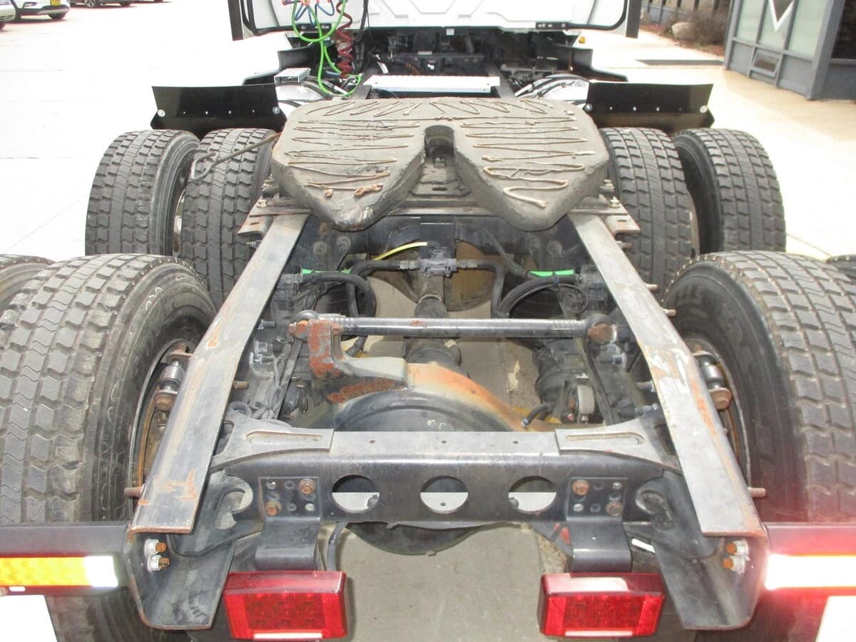 2019 International LT — photo 11