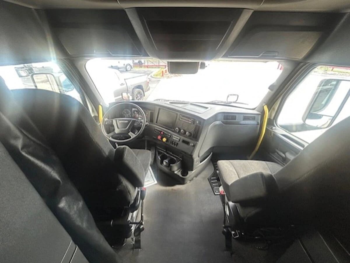 2024 Freightliner Cascadia — photo 20