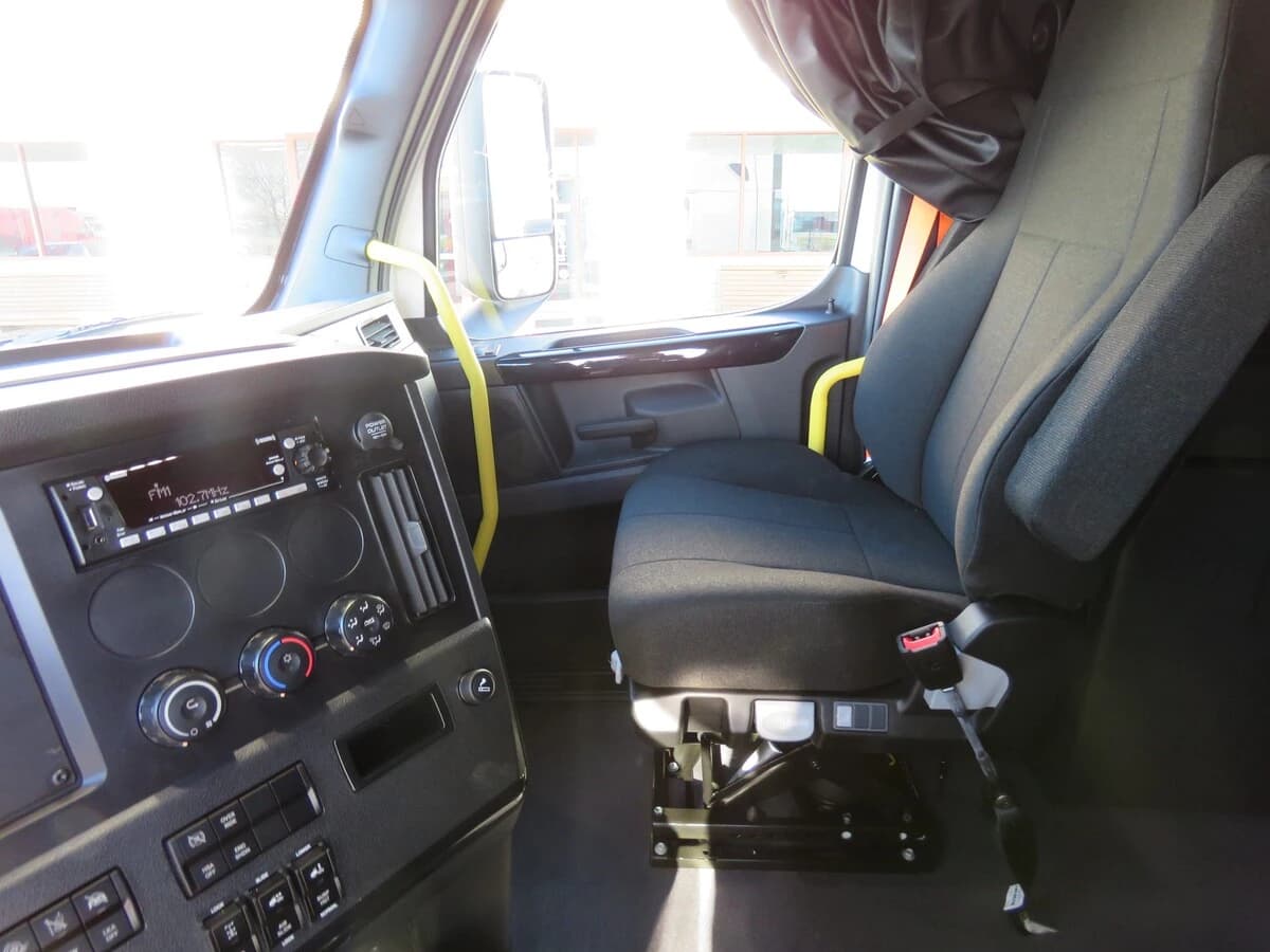 2026 Freightliner Cascadia — photo 16