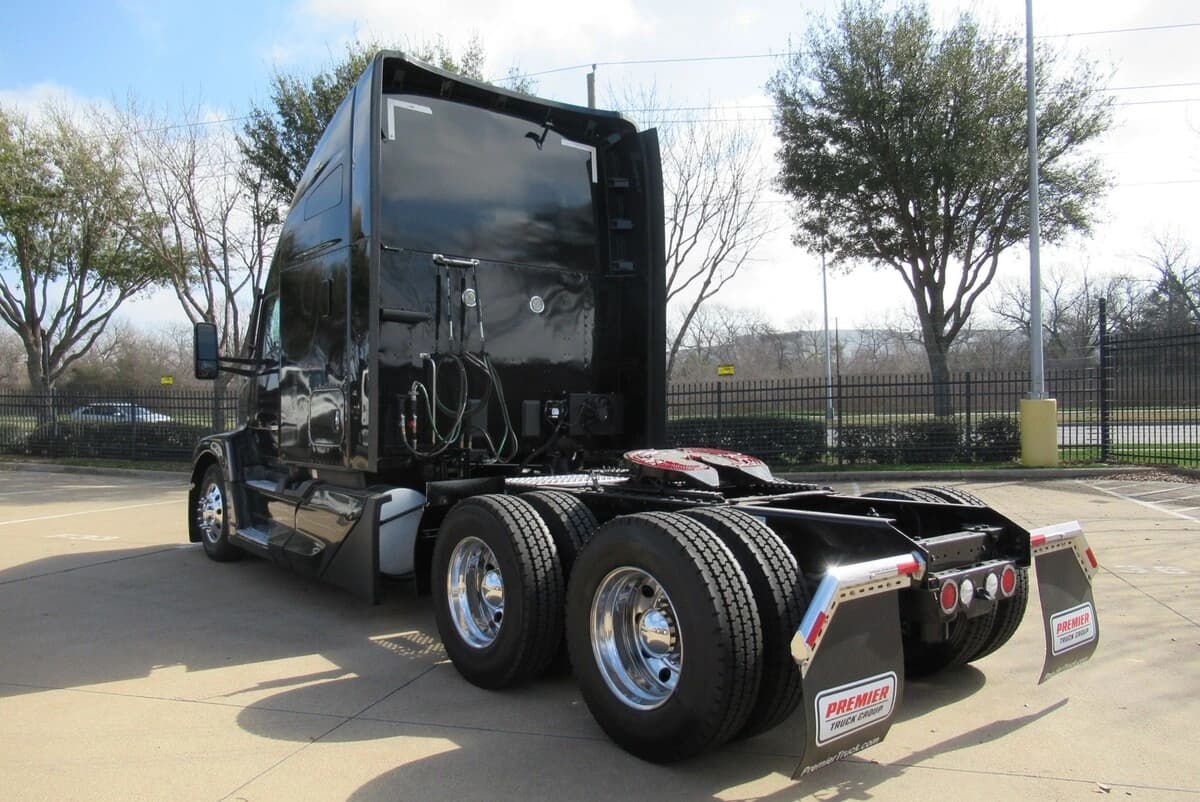 2023 Kenworth T680 — photo 3