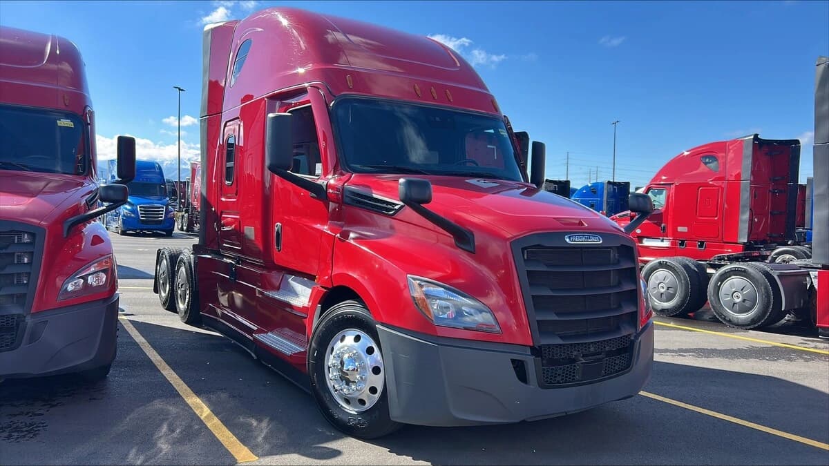 2022 Freightliner Cascadia — photo 2