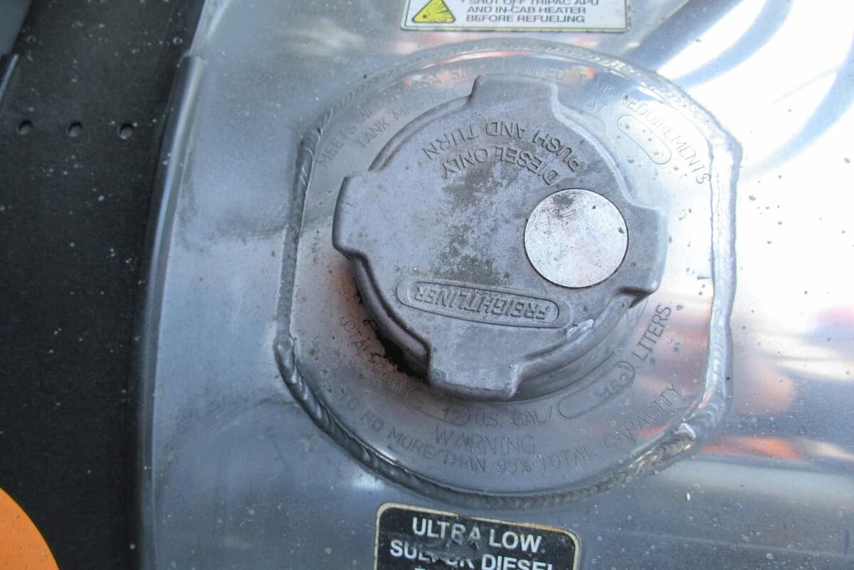 2025 Freightliner Cascadia — photo 9