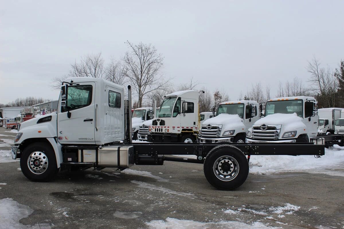 2025 Hino L7 — photo 8