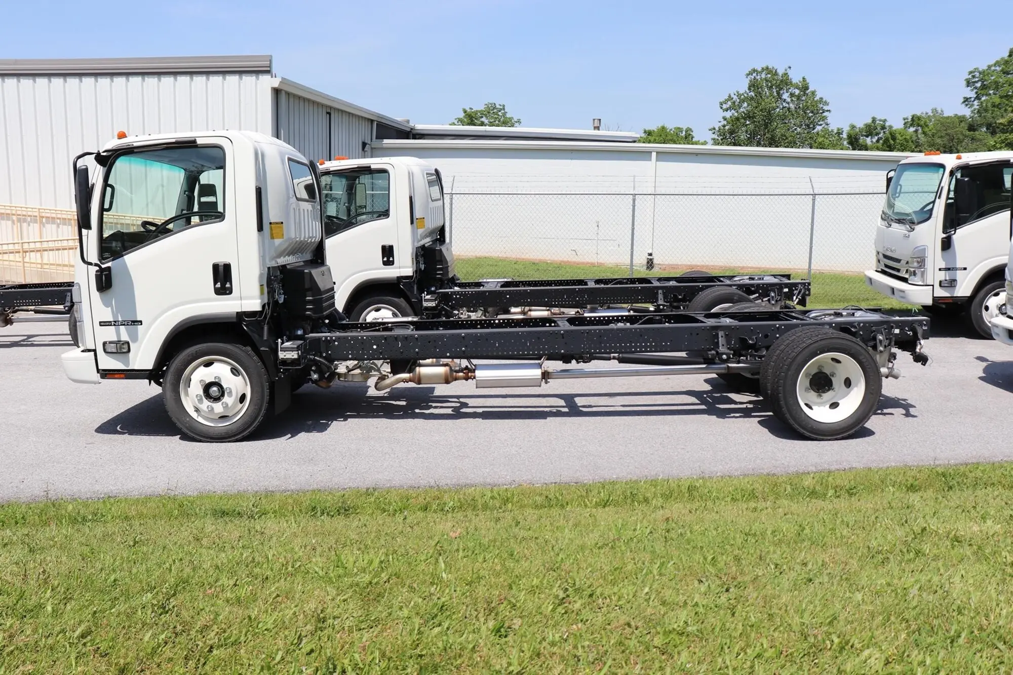 2024 Isuzu NPR — photo 3