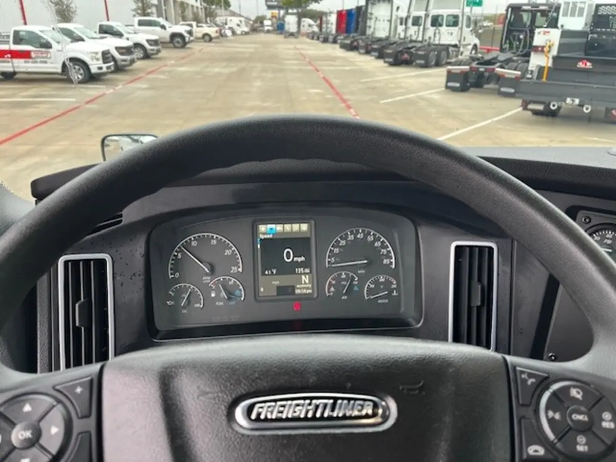 2026 Freightliner Cascadia — photo 11