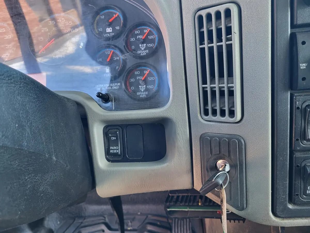 2010 International 4300 — photo 20