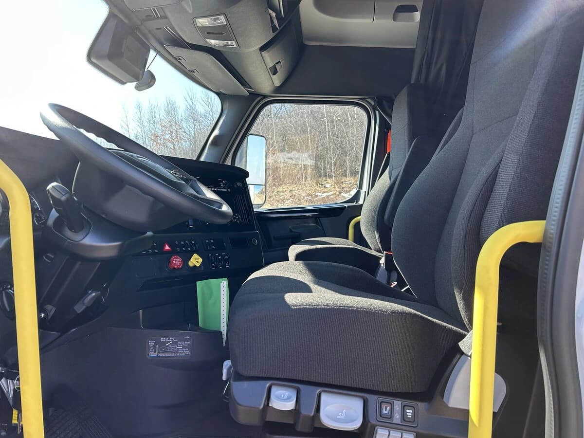 2026 Freightliner Cascadia — photo 10