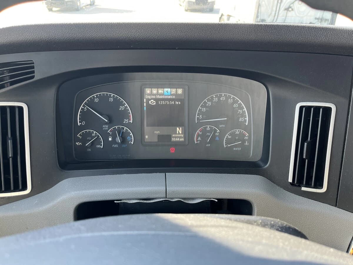 2021 Freightliner Cascadia — photo 3