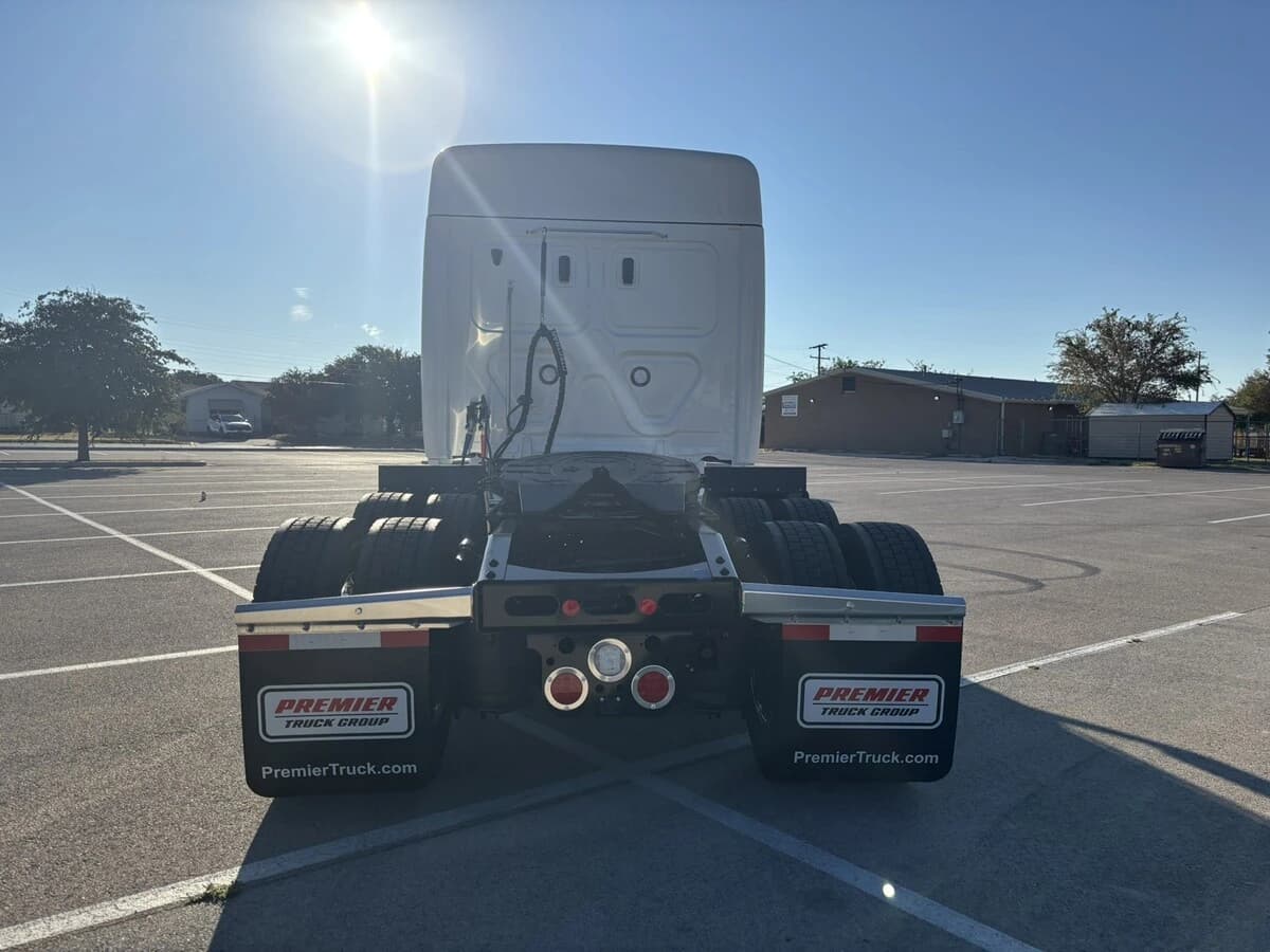 2026 Freightliner Cascadia — photo 4