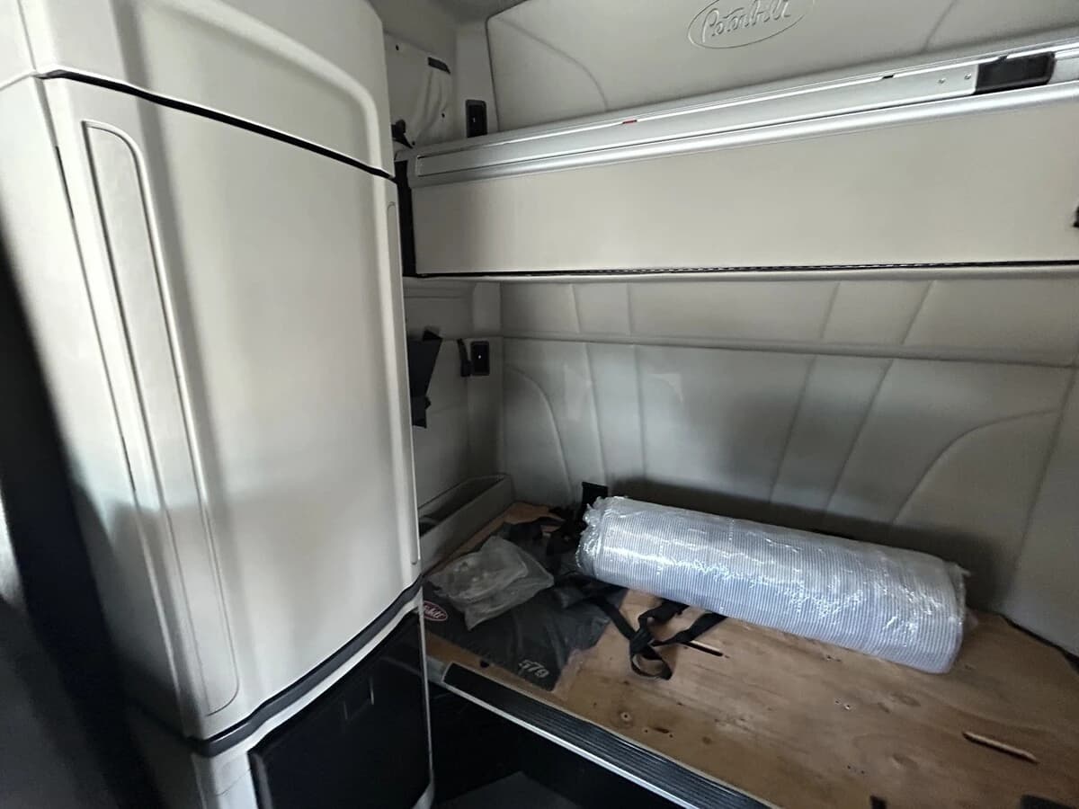 2022 Peterbilt 579 — photo 18