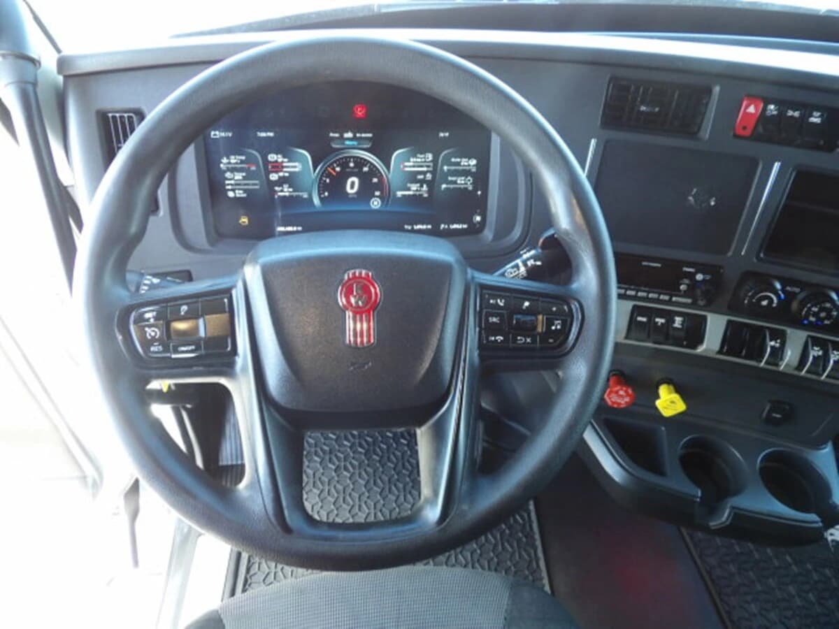 2023 Kenworth T680 — photo 13