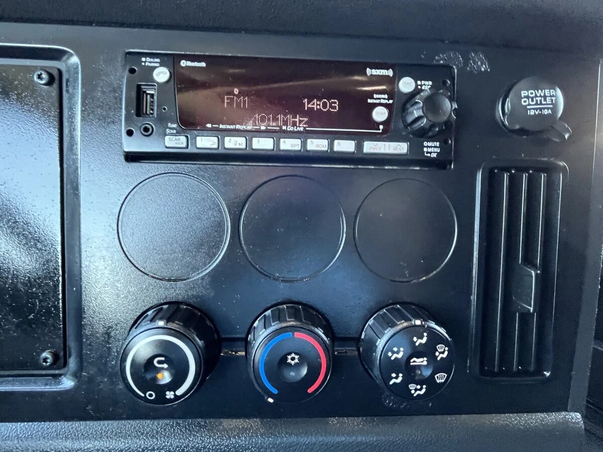 2023 Freightliner Cascadia — photo 30