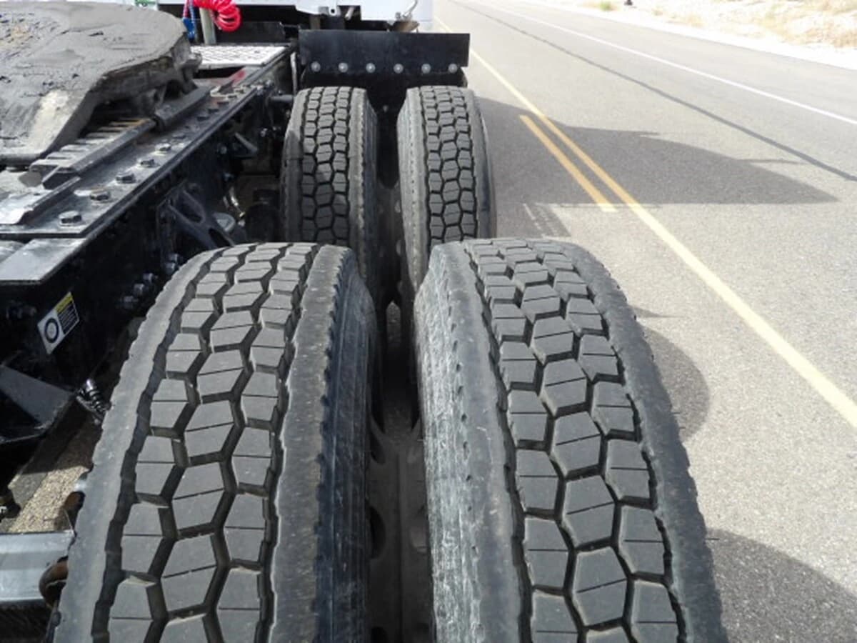 2022 Kenworth T680 — photo 13