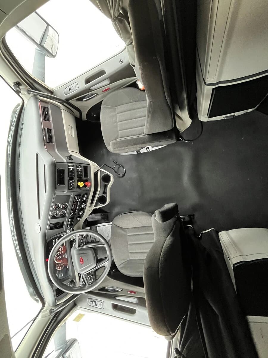 2023 Peterbilt 579 — photo 30