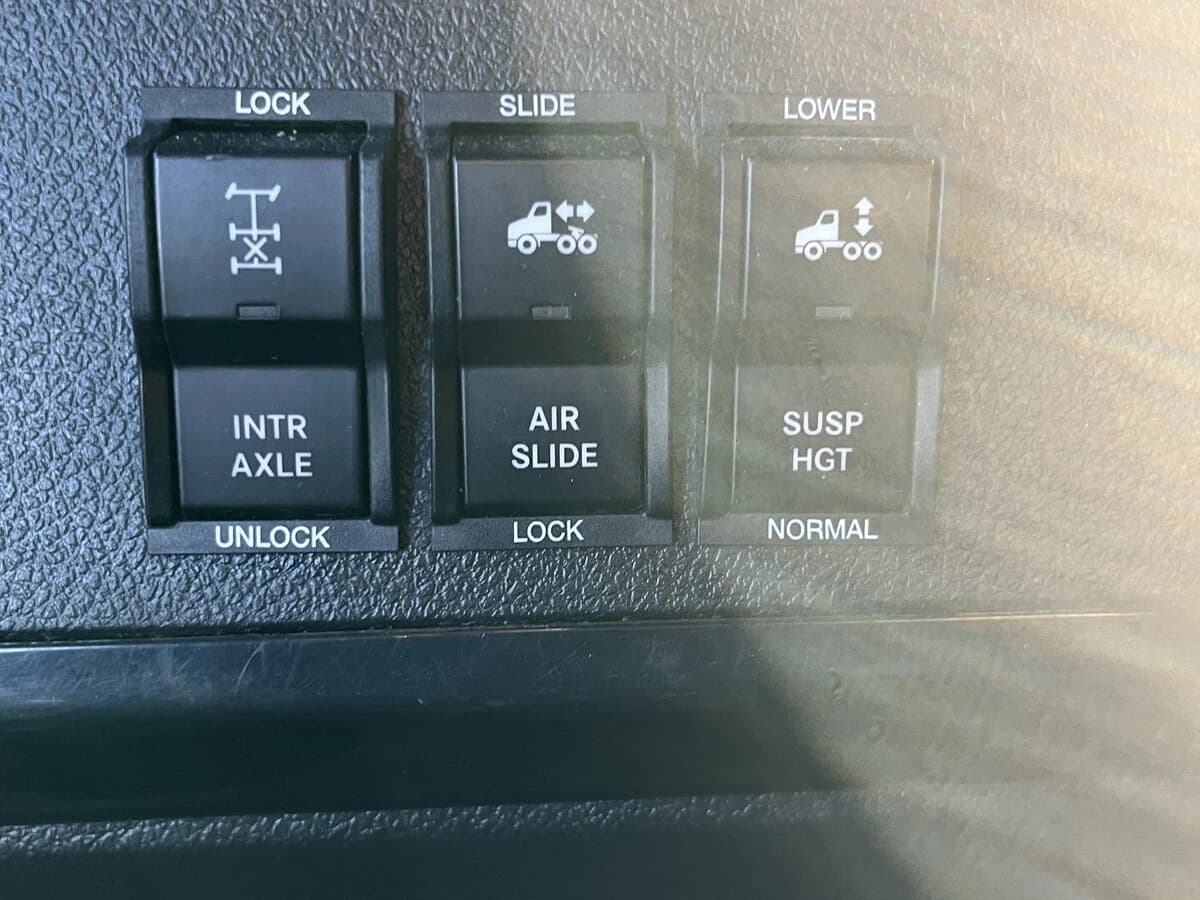 2024 Freightliner Cascadia — photo 29