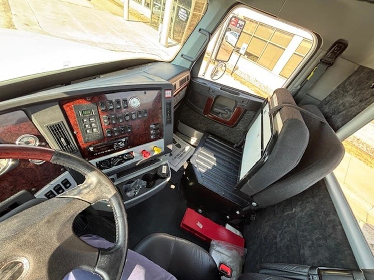 2021 Freightliner 122SD — photo 19