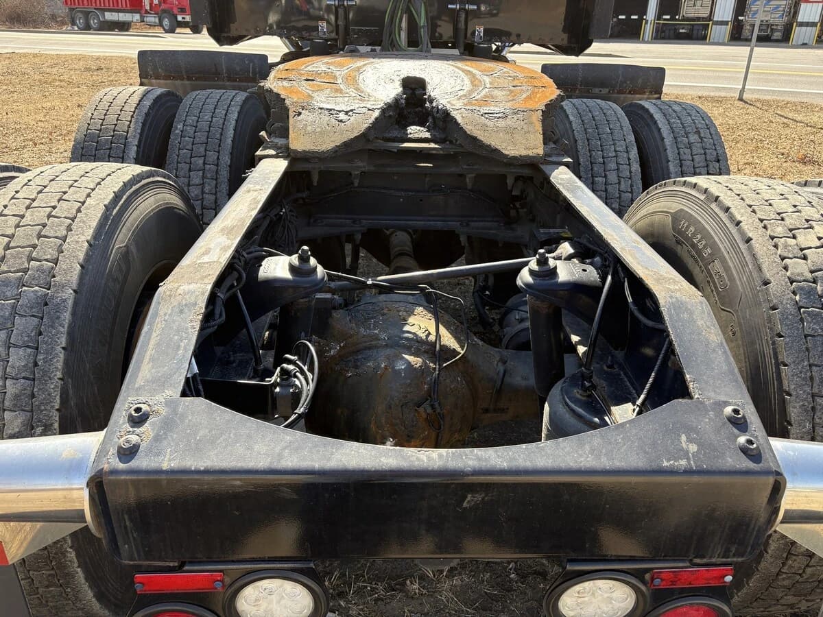 2018 Peterbilt 389 — photo 8