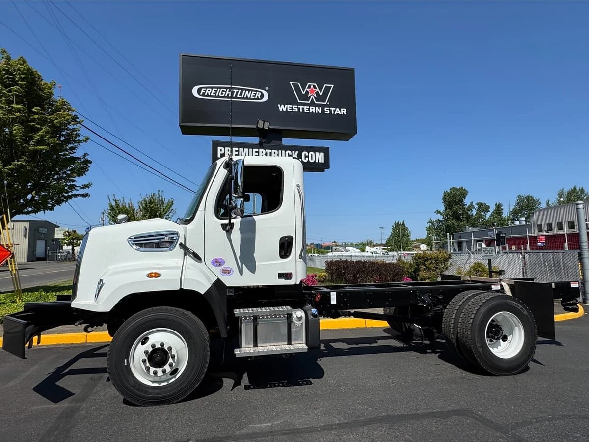 2025 Freightliner 108SD — photo 3