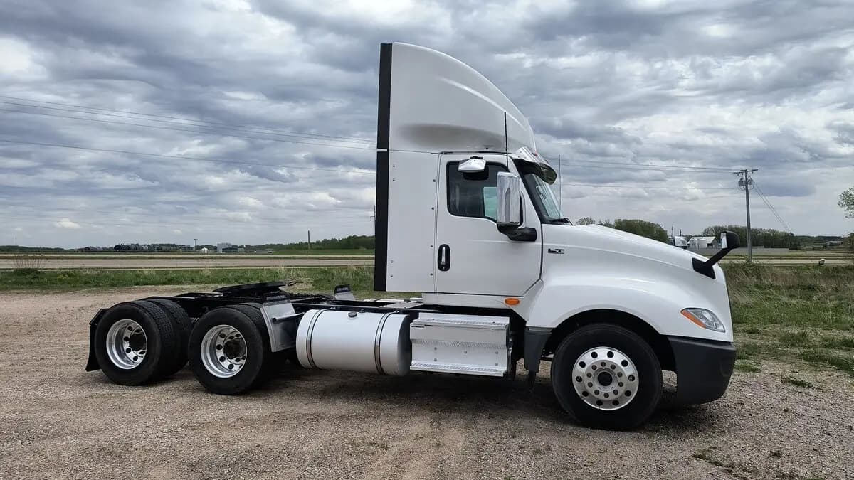 2018 International LT — photo 2