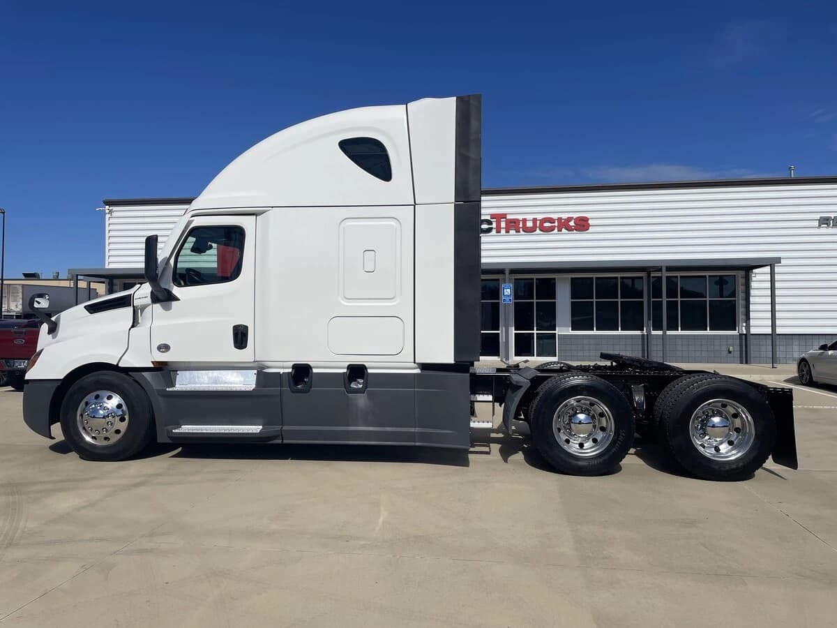 2024 Freightliner Cascadia — photo 16