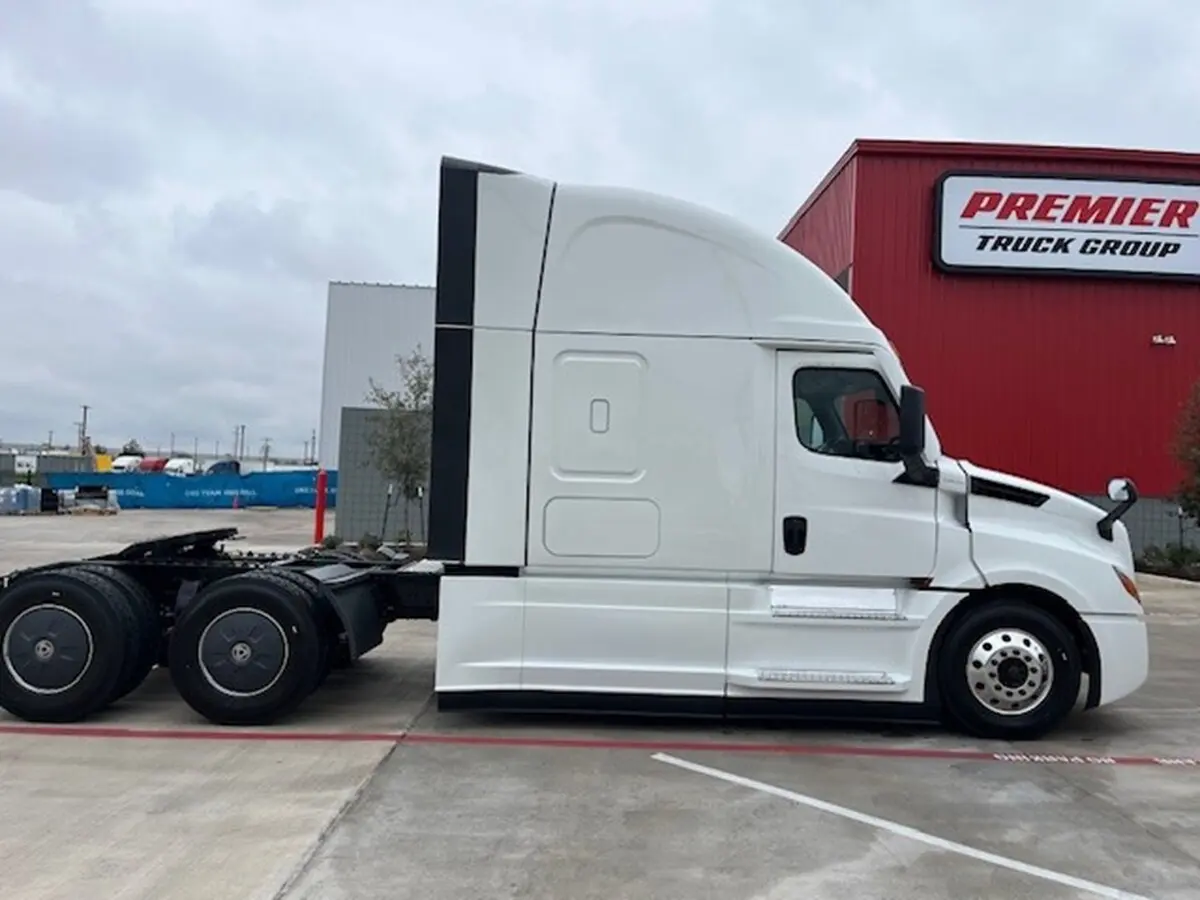 2026 Freightliner Cascadia — photo 4