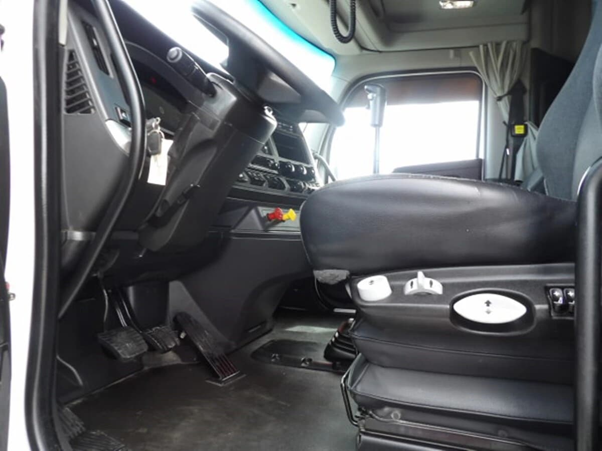 2022 Kenworth T680 — photo 14