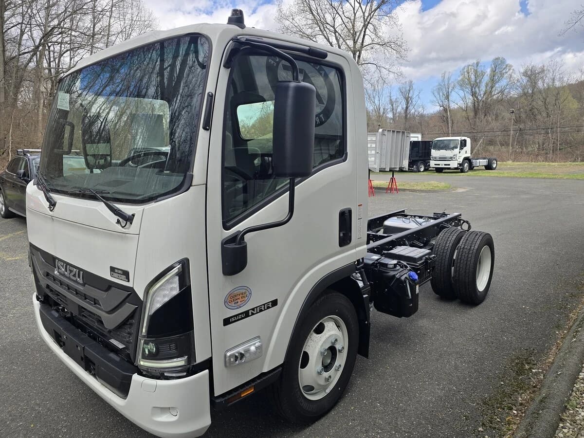 2025 Isuzu NRR — photo 5