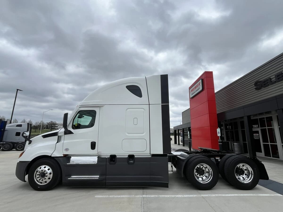 2021 Freightliner Cascadia — photo 4