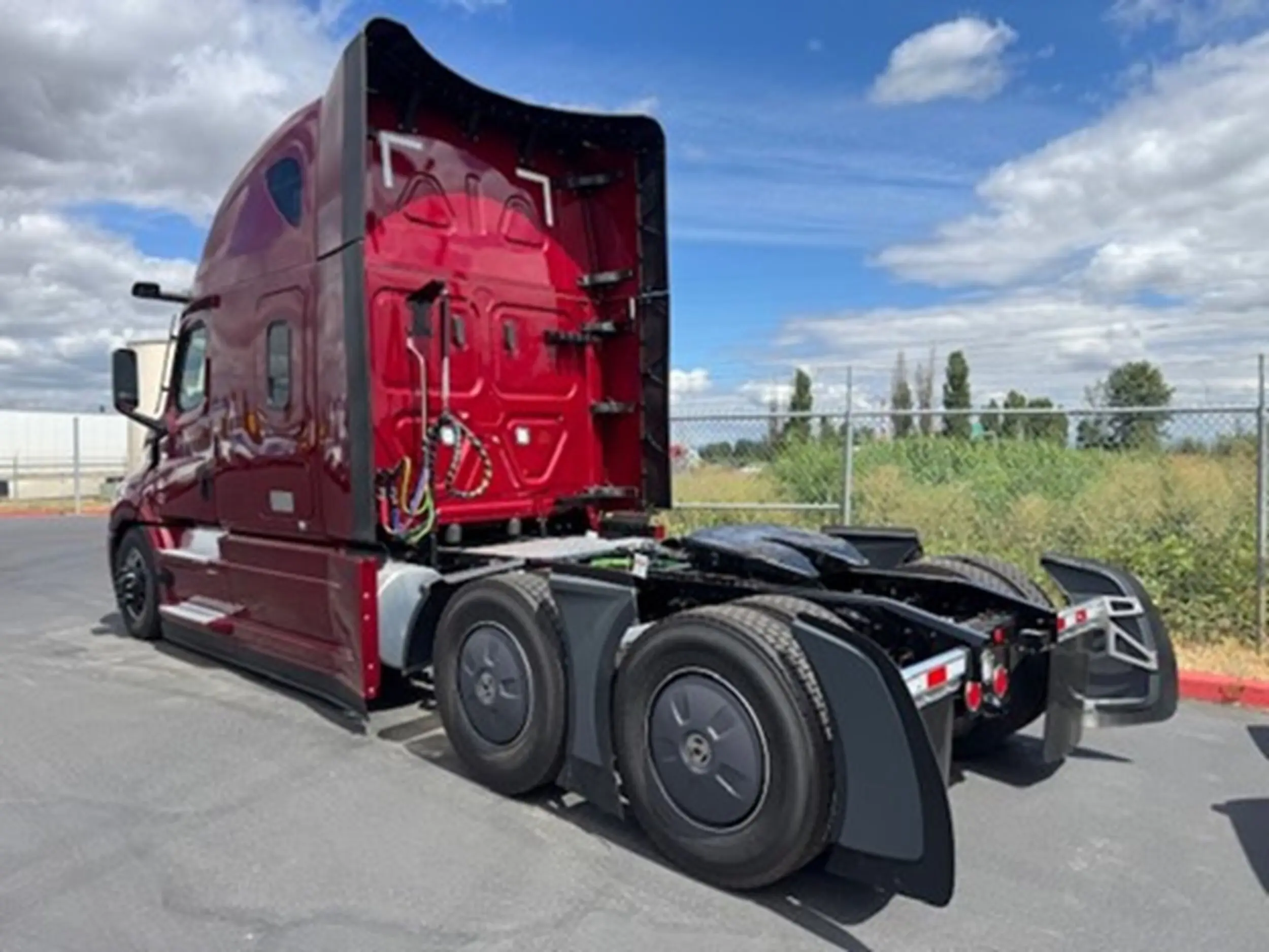 2026 Freightliner Cascadia — photo 3