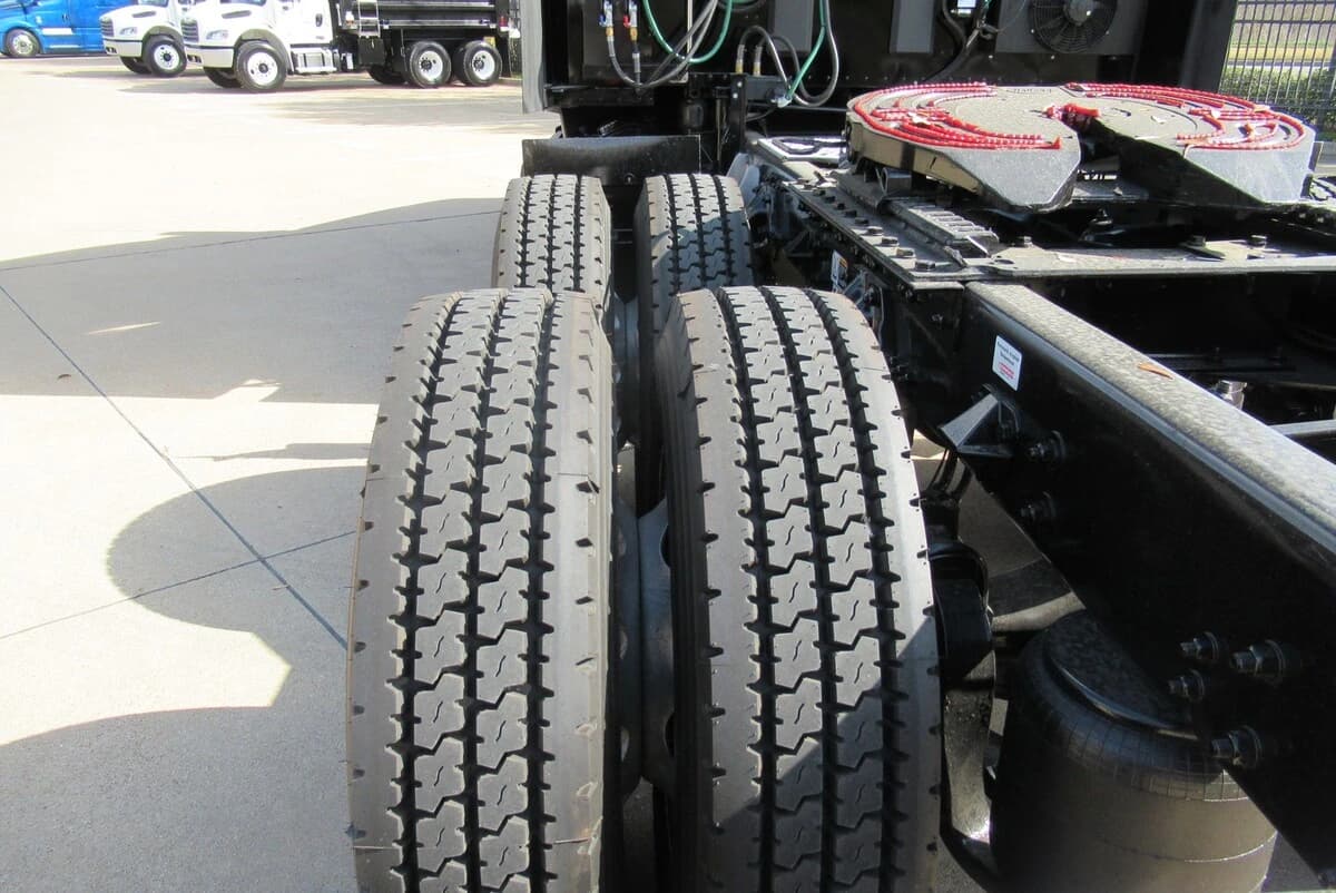 2023 Kenworth T680 — photo 12